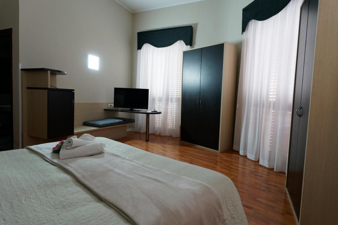Hotel Sant'Elia Месина Екстериор снимка