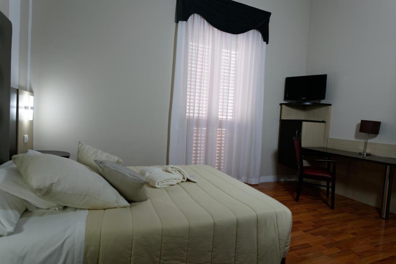Hotel Sant'Elia Месина Екстериор снимка