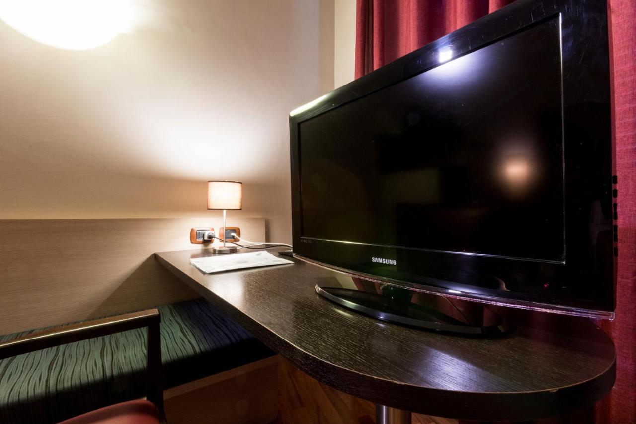 Hotel Sant'Elia Месина Екстериор снимка