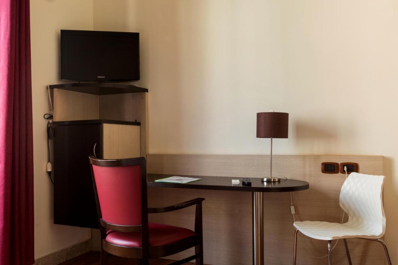 Hotel Sant'Elia Месина Екстериор снимка