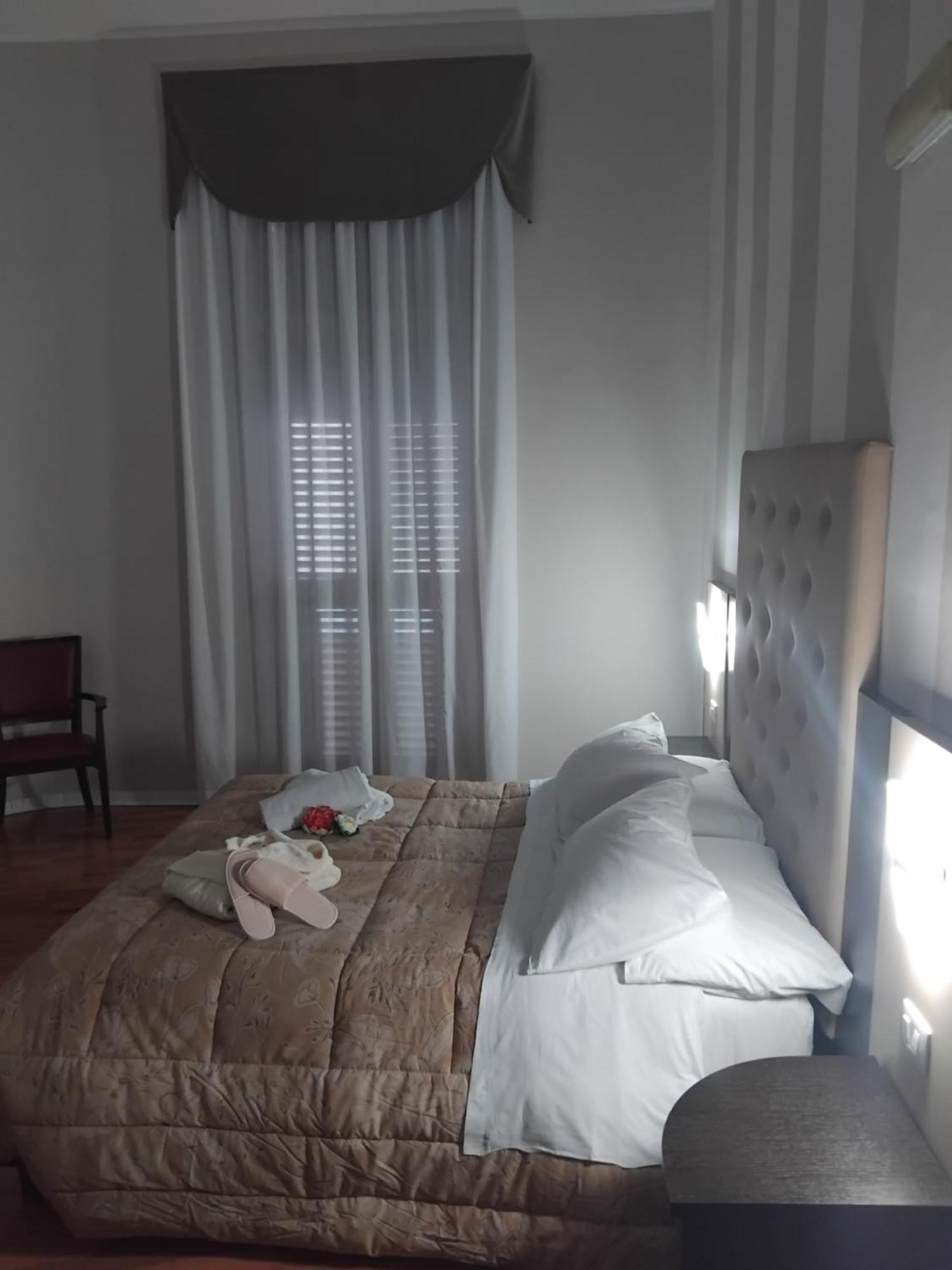 Hotel Sant'Elia Месина Екстериор снимка